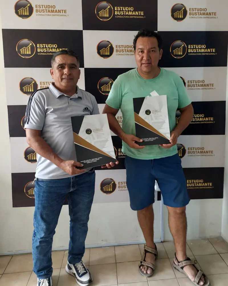 Cliente del Estudio Bustamante en la oficina de Jaén