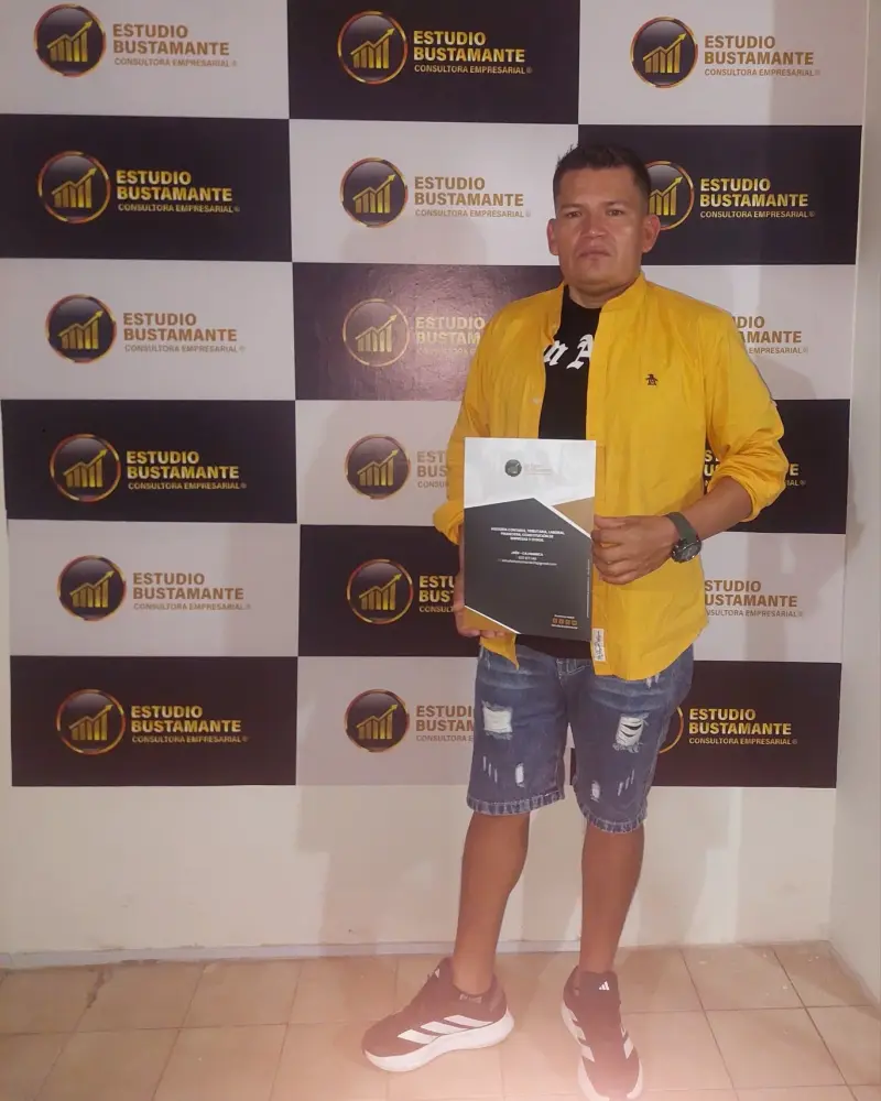 Cliente del Estudio Bustamante en la oficina de Jaén