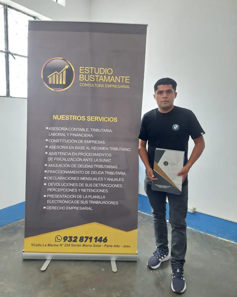 Cliente del Estudio Bustamante en la oficina de Jaén