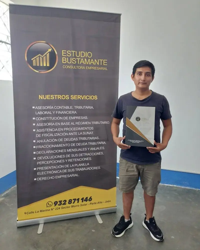 Cliente del Estudio Bustamante en la oficina de Jaén